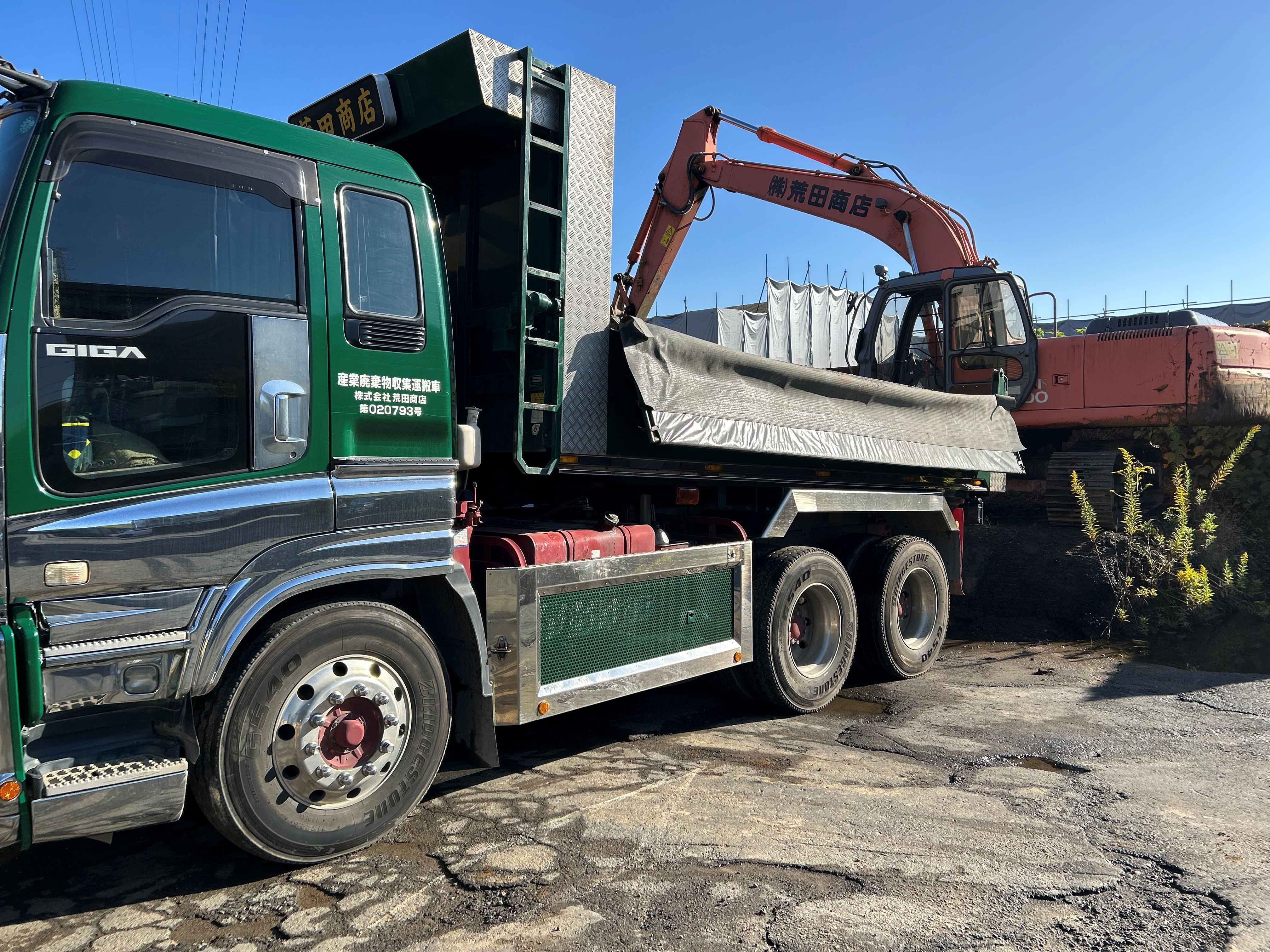 トラック、クレーン画像